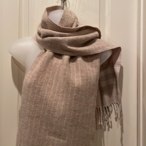 Burberry scarf 🧣 - Picture 3 of 5